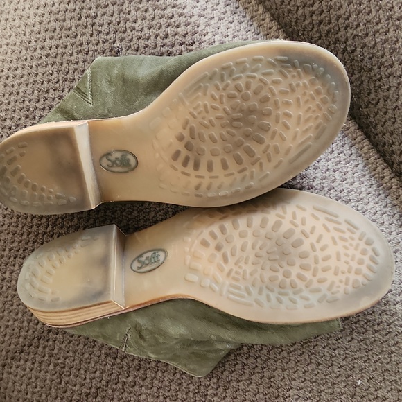 Sofft Slip On Sandals - Picture 3 of 3